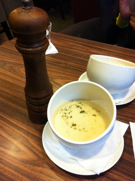 小窩義廚：燈光美、氣氛佳的巷弄美食，走進南歐吧～【小窩義廚】