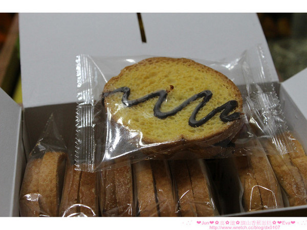 吉美西點麵包:【食記-邀約】oO。。高雄 旗山 吉美香蕉蛋糕 濃濃的香蕉蛋糕和餅乾還有好喝的香蕉豆奶,全是香蕉的天下~。o○。