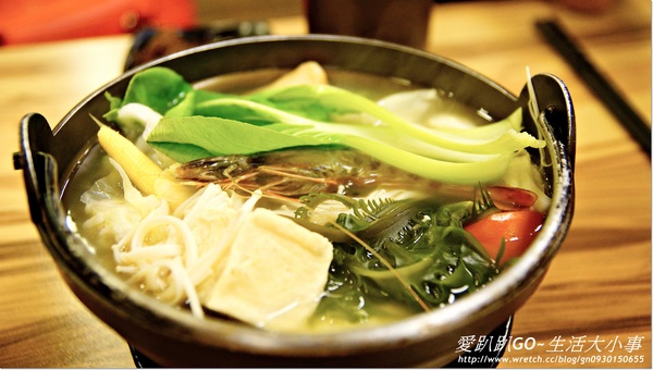 鍋靚石頭火鍋：【食記/新北市】平價豪華海陸大餐~鍋靚石頭火鍋