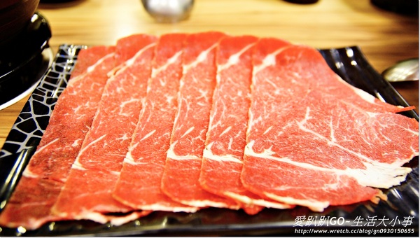 鍋靚石頭火鍋：【食記/新北市】平價豪華海陸大餐~鍋靚石頭火鍋