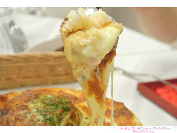 彩虹國度Rainbow Waffle(中和環球店)：【食記】oO。。台北　Rainbow Waffle（二訪）　仙度瑞拉的玻璃鞋掉入人間囉～還有媲美１０１高度的冰品歐！超美超夢幻～o○。