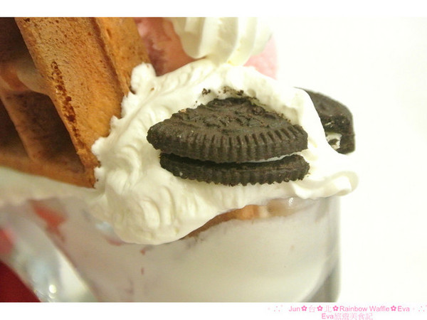 彩虹國度Rainbow Waffle(中和環球店)：【食記】oO。。台北　Rainbow Waffle（二訪）　仙度瑞拉的玻璃鞋掉入人間囉～還有媲美１０１高度的冰品歐！超美超夢幻～o○。