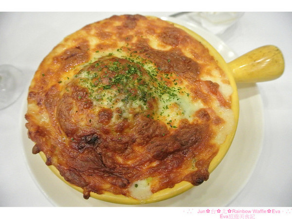 彩虹國度Rainbow Waffle(中和環球店)：【食記】oO。。台北　Rainbow Waffle（二訪）　仙度瑞拉的玻璃鞋掉入人間囉～還有媲美１０１高度的冰品歐！超美超夢幻～o○。