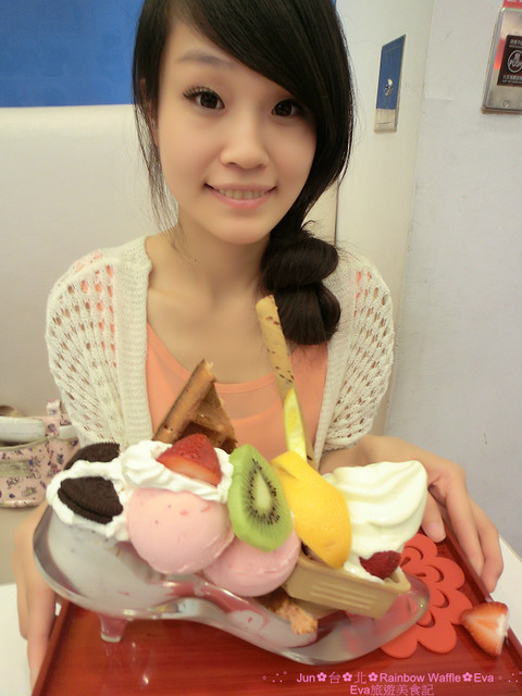 彩虹國度Rainbow Waffle(中和環球店)：【食記】oO。。台北　Rainbow Waffle（二訪）　仙度瑞拉的玻璃鞋掉入人間囉～還有媲美１０１高度的冰品歐！超美超夢幻～o○。