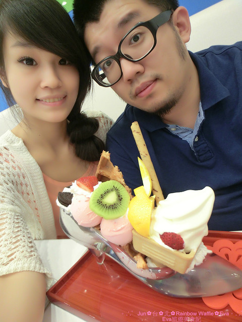 彩虹國度Rainbow Waffle(中和環球店)：【食記】oO。。台北　Rainbow Waffle（二訪）　仙度瑞拉的玻璃鞋掉入人間囉～還有媲美１０１高度的冰品歐！超美超夢幻～o○。