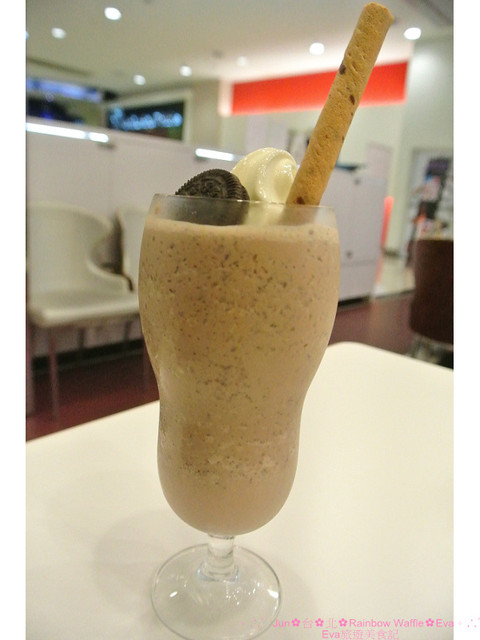 彩虹國度Rainbow Waffle(中和環球店)：【食記】oO。。台北　Rainbow Waffle（二訪）　仙度瑞拉的玻璃鞋掉入人間囉～還有媲美１０１高度的冰品歐！超美超夢幻～o○。
