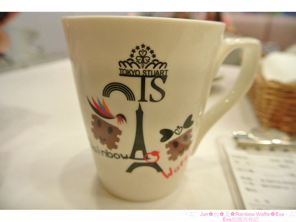 彩虹國度Rainbow Waffle(中和環球店)：【食記】oO。。台北　Rainbow Waffle（二訪）　仙度瑞拉的玻璃鞋掉入人間囉～還有媲美１０１高度的冰品歐！超美超夢幻～o○。