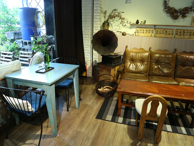 日楞咖啡 L2b.jpg