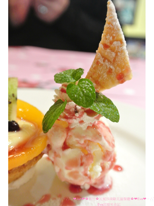 凡妮莎南歐花園餐廳:【食記】oO。新竹 凡妮莎南歐花園餐廳 達菲熊(Duffy)馬卡龍 日本最火紅的人手一隻達菲熊竟然做成馬卡龍啦!超可愛捨不得吃~。o○。