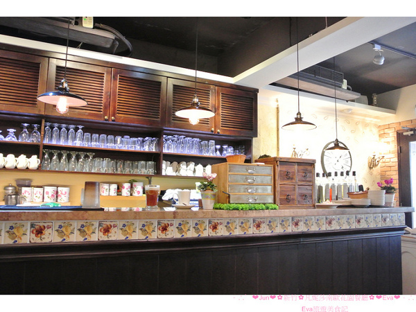 凡妮莎南歐花園餐廳:【食記】oO。新竹 凡妮莎南歐花園餐廳 達菲熊(Duffy)馬卡龍 日本最火紅的人手一隻達菲熊竟然做成馬卡龍啦!超可愛捨不得吃~。o○。