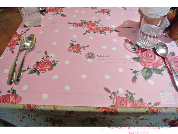 凡妮莎南歐花園餐廳:【食記】oO。新竹 凡妮莎南歐花園餐廳 達菲熊(Duffy)馬卡龍 日本最火紅的人手一隻達菲熊竟然做成馬卡龍啦!超可愛捨不得吃~。o○。