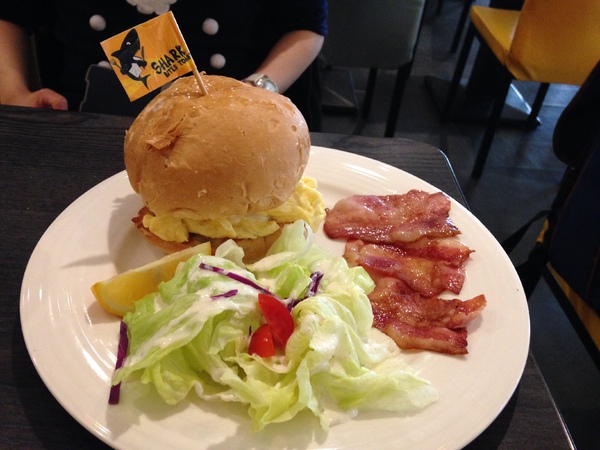 鯊魚咬土司(大直店)：鯊魚咬吐司♥ 大份量 ♥平價 ♥從早餐到晚餐都包辦