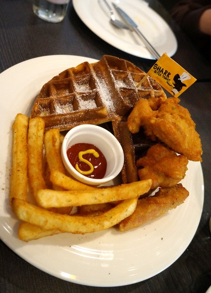 鯊魚咬土司(大直店)：鯊魚咬吐司♥ 大份量 ♥平價 ♥從早餐到晚餐都包辦