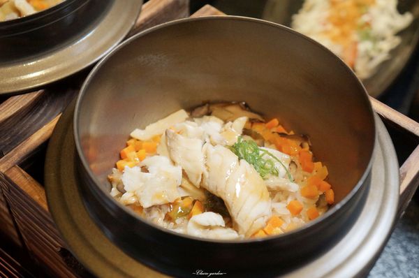 藝奇ikki新日本料理(中山北店)：台北 捷運民權西路站 藝奇-日本精緻風格海陸雙主餐