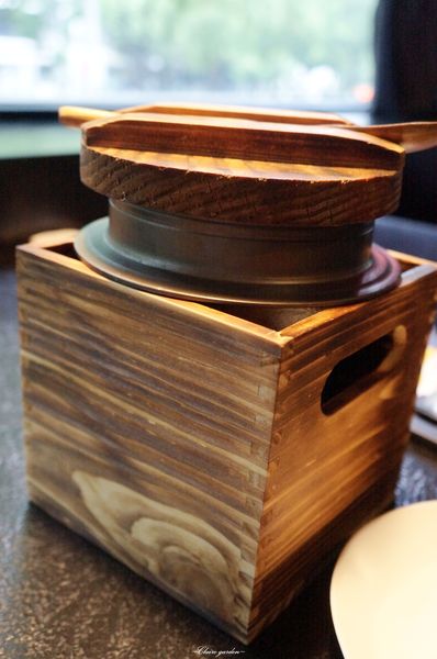 藝奇ikki新日本料理(中山北店)：台北 捷運民權西路站 藝奇-日本精緻風格海陸雙主餐