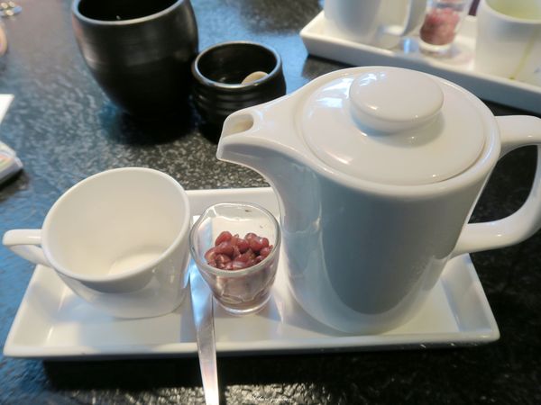 藝奇ikki新日本料理(中山北店)：台北 捷運民權西路站 藝奇-日本精緻風格海陸雙主餐