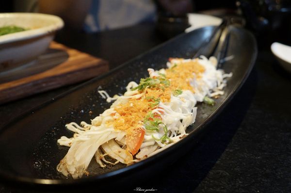 藝奇ikki新日本料理(中山北店)：台北 捷運民權西路站 藝奇-日本精緻風格海陸雙主餐