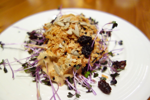 蓮香齋:蓮香齋+素食吃到飽+高檔+包場+有氣氛+南京東路+台北美食+乳酪起司+貝殼麵+涼麵+大阪燒+擔仔麵+盆栽甜點+傳統料理+聚會+巧克力鍋