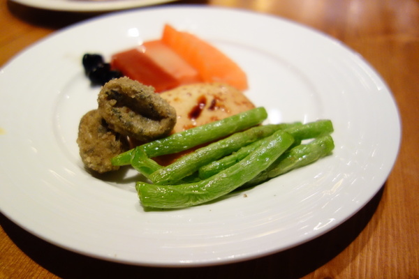 蓮香齋:蓮香齋+素食吃到飽+高檔+包場+有氣氛+南京東路+台北美食+乳酪起司+貝殼麵+涼麵+大阪燒+擔仔麵+盆栽甜點+傳統料理+聚會+巧克力鍋