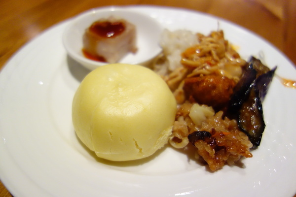 蓮香齋:蓮香齋+素食吃到飽+高檔+包場+有氣氛+南京東路+台北美食+乳酪起司+貝殼麵+涼麵+大阪燒+擔仔麵+盆栽甜點+傳統料理+聚會+巧克力鍋