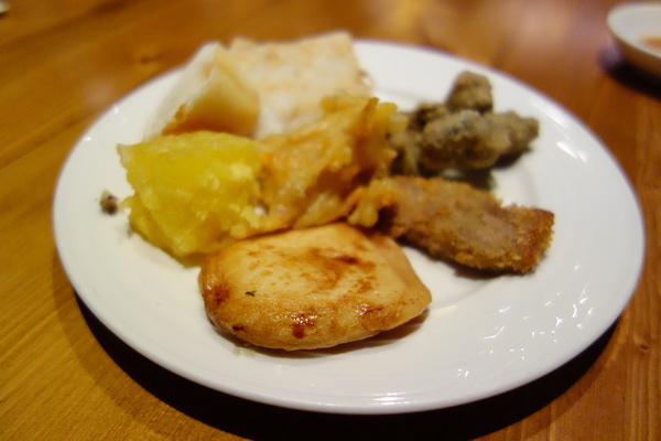 蓮香齋:蓮香齋+素食吃到飽+高檔+包場+有氣氛+南京東路+台北美食+乳酪起司+貝殼麵+涼麵+大阪燒+擔仔麵+盆栽甜點+傳統料理+聚會+巧克力鍋