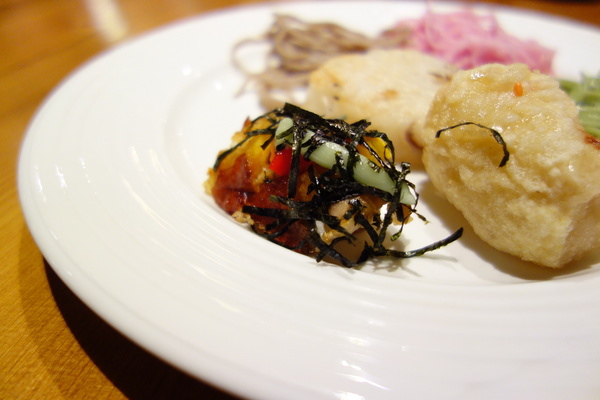 蓮香齋:蓮香齋+素食吃到飽+高檔+包場+有氣氛+南京東路+台北美食+乳酪起司+貝殼麵+涼麵+大阪燒+擔仔麵+盆栽甜點+傳統料理+聚會+巧克力鍋