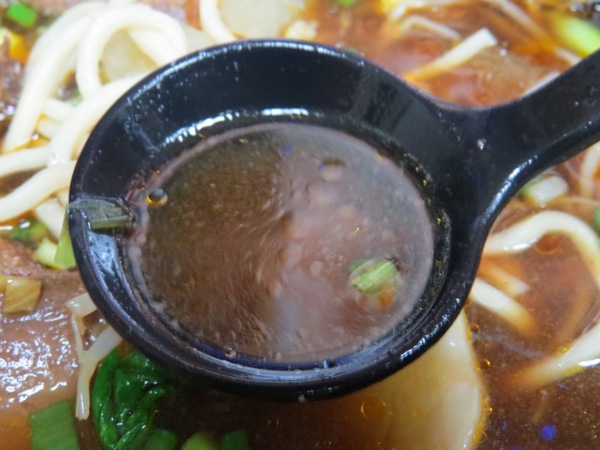 老師傅牛肉麵:年青師傅料理的【中原/老師傅牛肉麵】