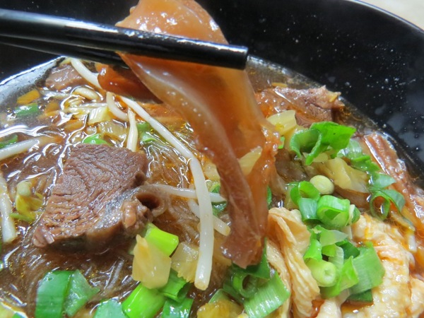 老師傅牛肉麵:年青師傅料理的【中原/老師傅牛肉麵】