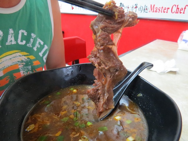 老師傅牛肉麵:年青師傅料理的【中原/老師傅牛肉麵】