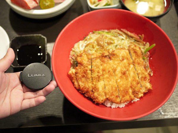 松風日本料理(原明石日本料理)：桃園市桃園區 [松風日本料理] 夏天要吃生魚片，必點超值豬排丼套餐．豬排丼/生魚片/日本料理/日式料理