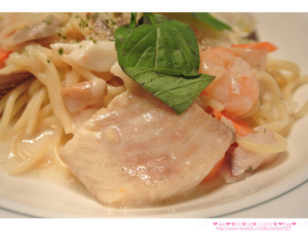 上Cafe：【食記】oO。。桃園　上咖啡　可愛又好吃的繽紛花儿鬆餅，奶油上的是果醬喲！大家吃過嘛？！。o○。