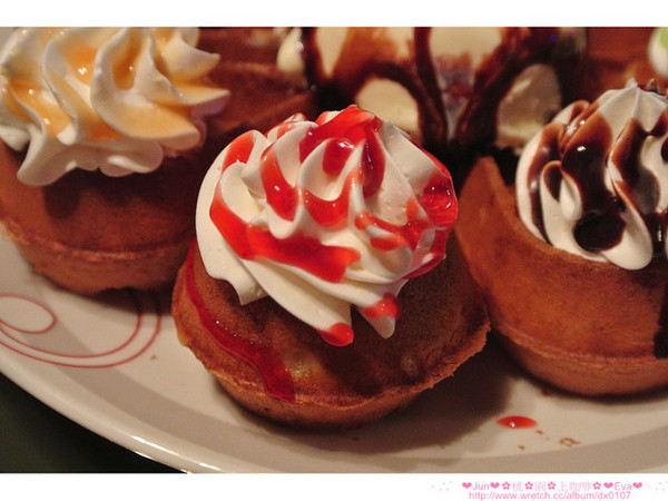 上Cafe：【食記】oO。。桃園　上咖啡　可愛又好吃的繽紛花儿鬆餅，奶油上的是果醬喲！大家吃過嘛？！。o○。