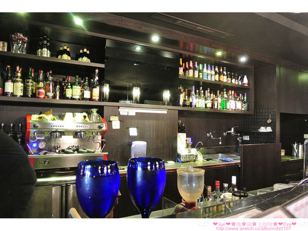 上Cafe：【食記】oO。。桃園　上咖啡　可愛又好吃的繽紛花儿鬆餅，奶油上的是果醬喲！大家吃過嘛？！。o○。