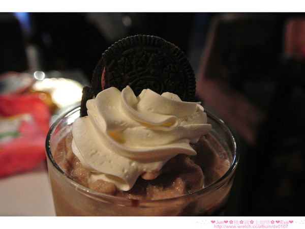 上Cafe：【食記】oO。。桃園　上咖啡　可愛又好吃的繽紛花儿鬆餅，奶油上的是果醬喲！大家吃過嘛？！。o○。