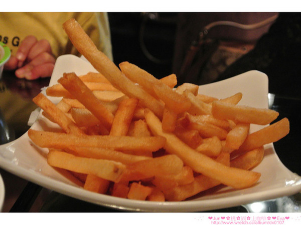 上Cafe：【食記】oO。。桃園　上咖啡　可愛又好吃的繽紛花儿鬆餅，奶油上的是果醬喲！大家吃過嘛？！。o○。