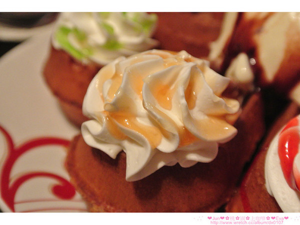 上Cafe：【食記】oO。。桃園　上咖啡　可愛又好吃的繽紛花儿鬆餅，奶油上的是果醬喲！大家吃過嘛？！。o○。