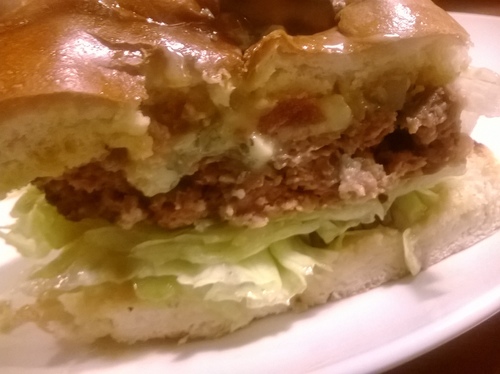 J-House：粗飽飽~公館巷子裡的美式漢堡餐廳 J-House