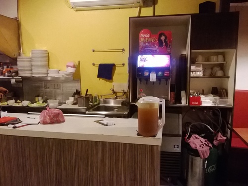 J-House：粗飽飽~公館巷子裡的美式漢堡餐廳 J-House