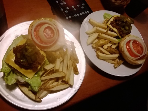 J-House：粗飽飽~公館巷子裡的美式漢堡餐廳 J-House