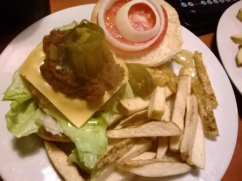 J-House：粗飽飽~公館巷子裡的美式漢堡餐廳 J-House