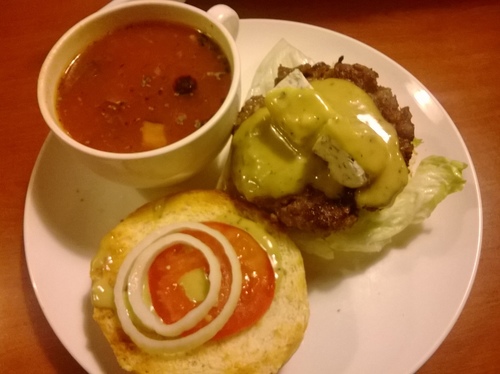 J-House：粗飽飽~公館巷子裡的美式漢堡餐廳 J-House