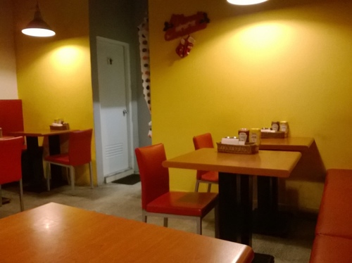 J-House：粗飽飽~公館巷子裡的美式漢堡餐廳 J-House