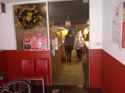 J-House：粗飽飽~公館巷子裡的美式漢堡餐廳 J-House