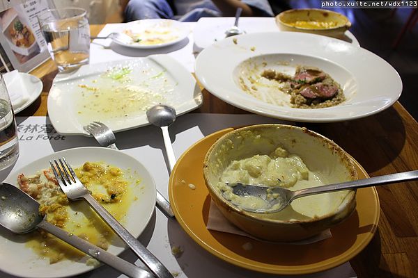 森林旁邊 La Foret(英才館):『森林旁邊(英才館)』❤餐點選擇多樣化、親子同樂的好所在~102.12.13