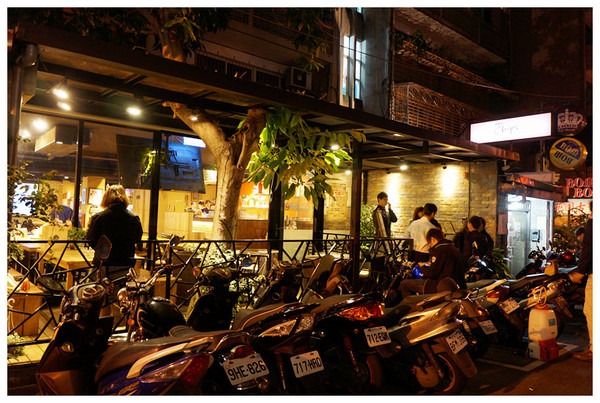 the Chips(光復店)：台北國父紀念館站♬聚會餐廳哪裡找？交通便利、大份量美式風味，飯後甜點不可缺少！　the Chips美式餐廳／光復店