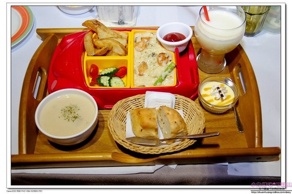 綠芳園法式風情館：【美食♥新竹】☼ 綠芳園法式風情館☼歐洲宮廷的裝潢,美味的餐點，彷彿公主般的享受 ♥♥