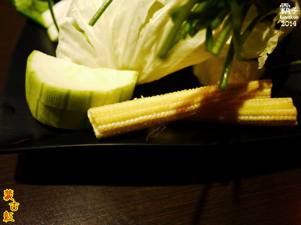 蒙古紅蒙古火鍋:蒙古紅蒙古火鍋,吃到飽也很精緻,辛香料超多der~