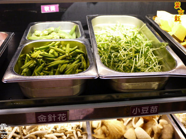 蒙古紅蒙古火鍋:蒙古紅蒙古火鍋,吃到飽也很精緻,辛香料超多der~