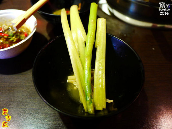蒙古紅蒙古火鍋:蒙古紅蒙古火鍋,吃到飽也很精緻,辛香料超多der~