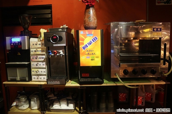 蒙古紅蒙古火鍋:【台北捷運美食。國父紀念館站】蒙古紅蒙古麻辣鍋吃到飽~食材嚴選,大推霜降牛肉.安格斯牛肩.羊培根.松阪豬.鮮蚵